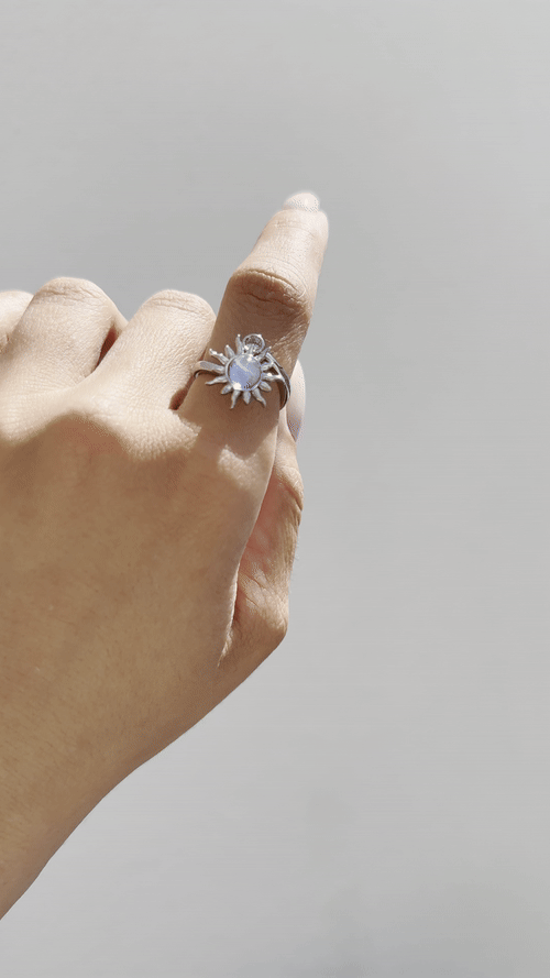 "הטבעת נראת ממש יפה והיא עזרה לי להפחית לחץ ביום יום"